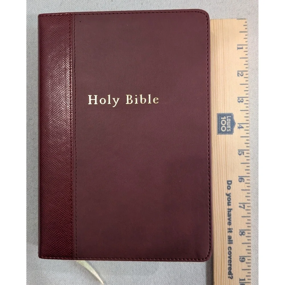 HarperCollins NRSV Catholic Gift Bible Unisex OS Burgundy  Gift Edition